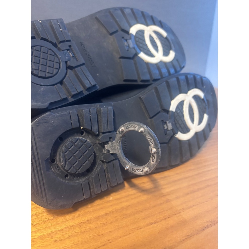 Chanel Sherpa Boots Size 40 - Picture 9 of 9